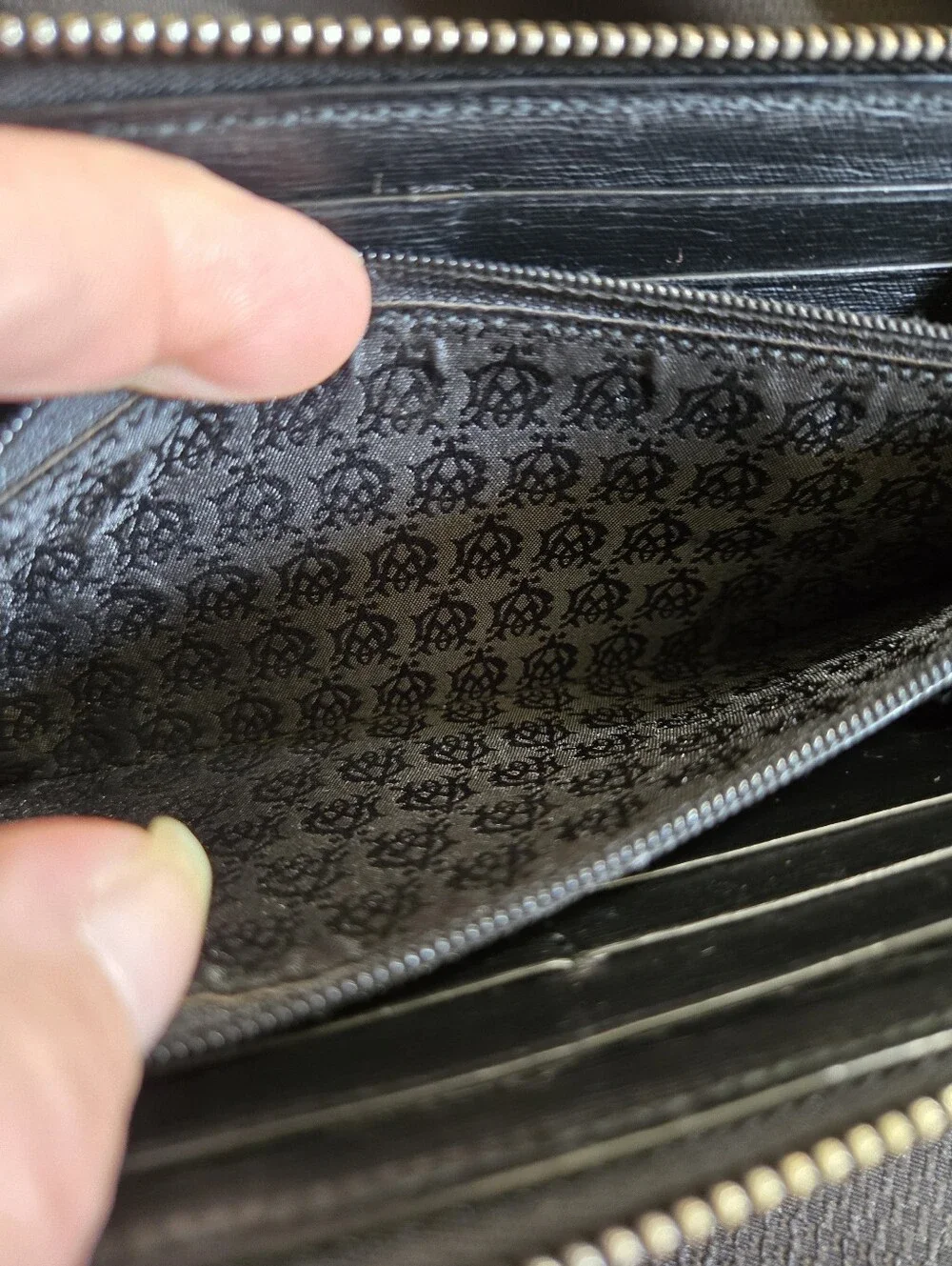 Dunhill Black Textured Leather Full Zip Wallet